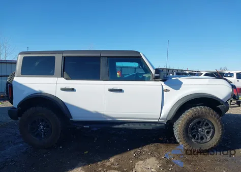 2023 Ford Bronco Wildtrak z USA, uszkodzony, nr VIN 1FMEE5DP4PLB30699